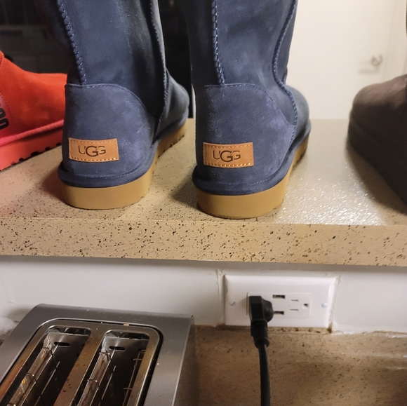 Ugg boots. 11 and 12 women - Picture 1 of 15